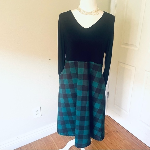 EMERY ROSE Buffalo Plaid Black and Green Dress Size M - Picture 8 of 13